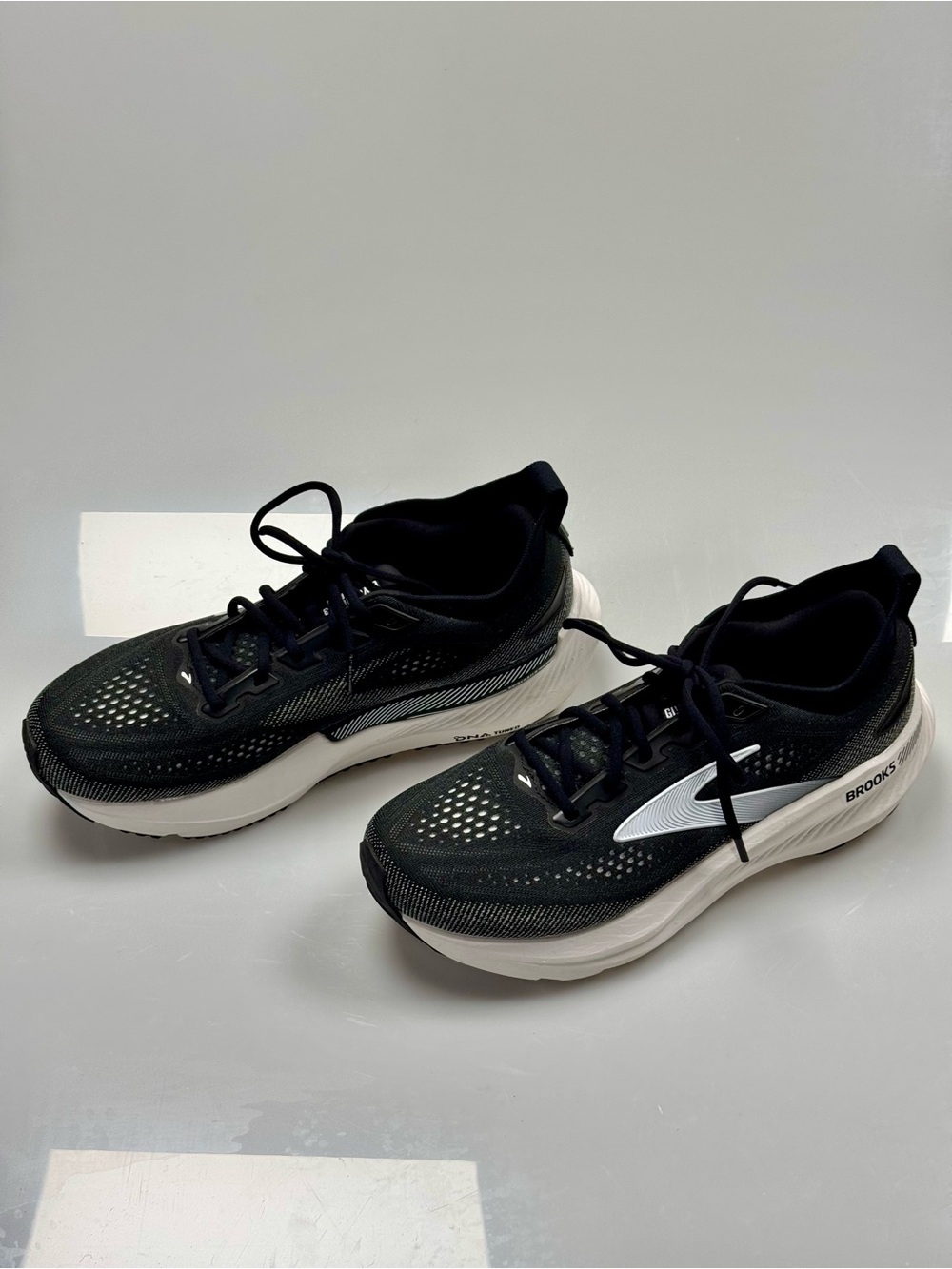 Brooks Glycerin GTS 23 Men's 10 Black Grey White Stability Running Shoes